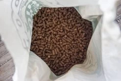 WOOOF Eend 18KG - Geperst Hondenvoer - Hypoallergeen Hondenvoer - Geperste Hondenbrokken - Droogvoer -Dierenwinkel 1200x800 5