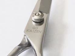 Professionele Hondenscharen Set - Extra Veilige Grooming Set - Trimscharen Voor Honden - Knipschaar - Effileerschaar / Uitdunschaar - Gebogen Schaar Met Ronde Punt - Precisieschaar - Hondenverzorging - Inclusief Kam, 2 Haarclips En Luxe Opbergdoos 7 Professionele Hondenscharen Set - Extra Veilige Grooming Set - Trimscharen Voor Honden - Knipschaar - Effileerschaar / Uitdunschaar - Gebogen Schaar Met Ronde Punt - Precisieschaar - Hondenverzorging - Inclusief Kam, 2 Haarclips En Luxe Opbergdoos -Dierenwinkel 1200x899 5